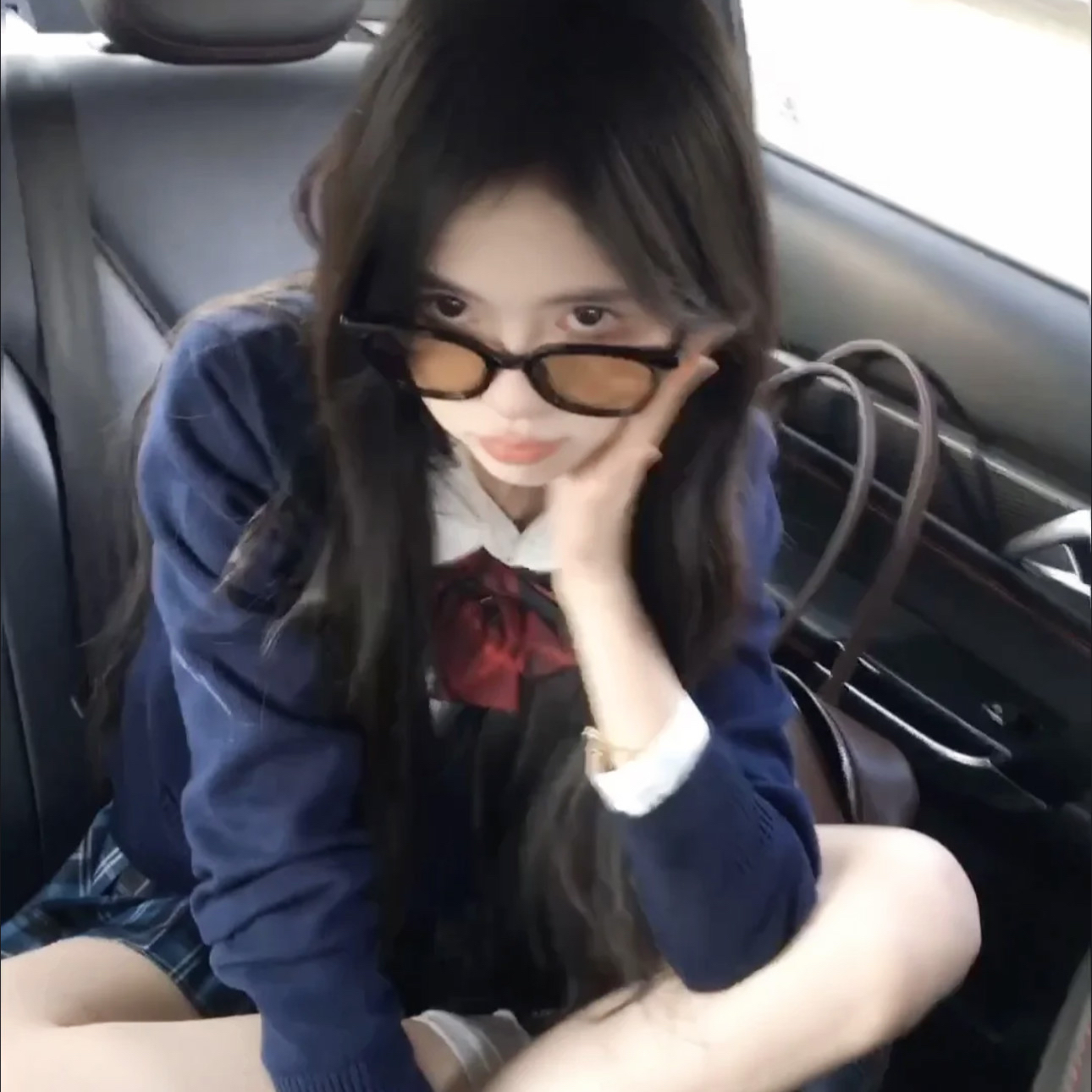 美女把腿打开让男生捅